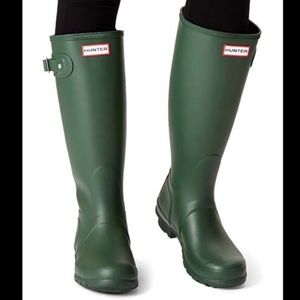 Hunter green rain boots worn once!!